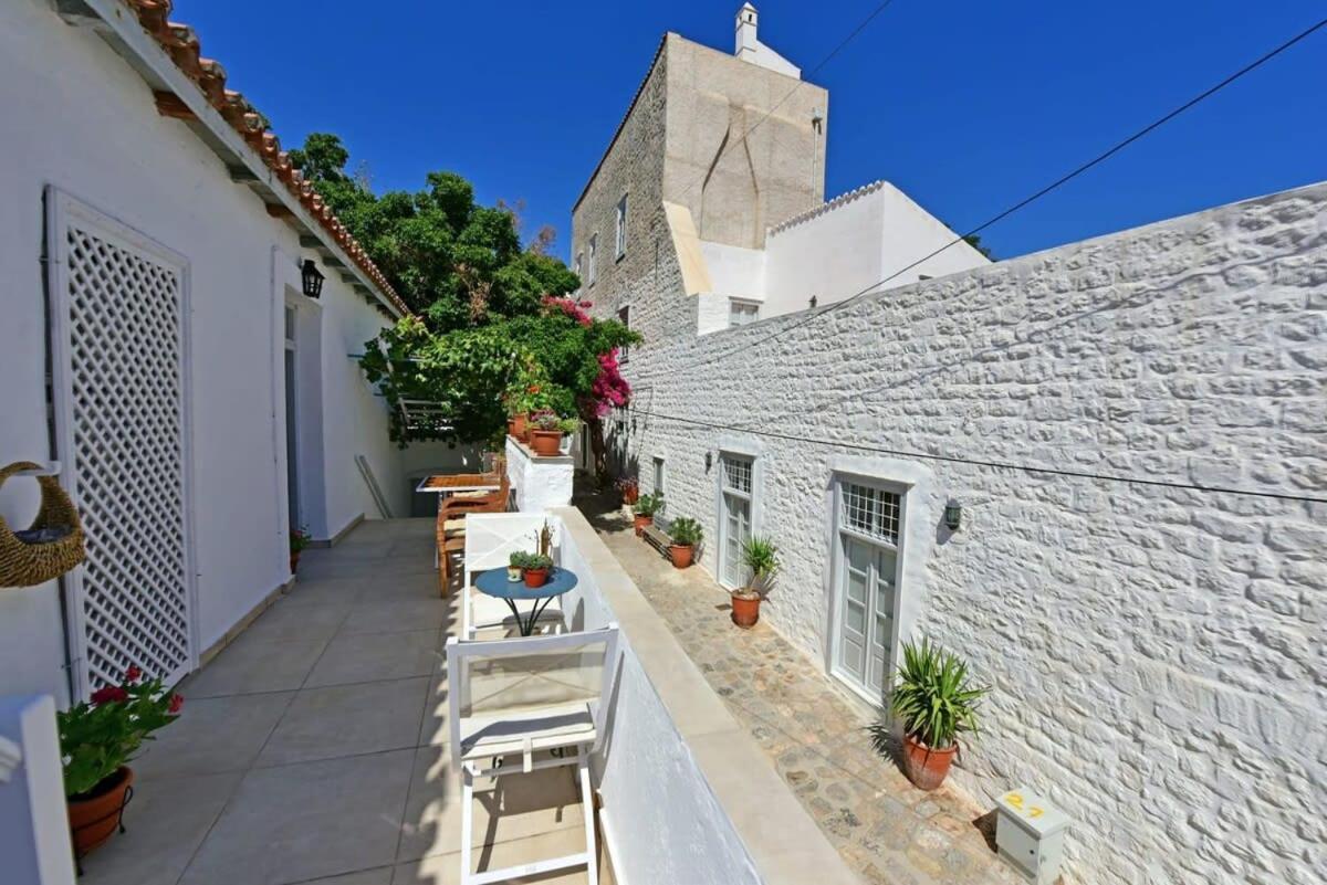 A Sea-Licious Vacation - Chic & Style In Hydra Villa Exterior photo